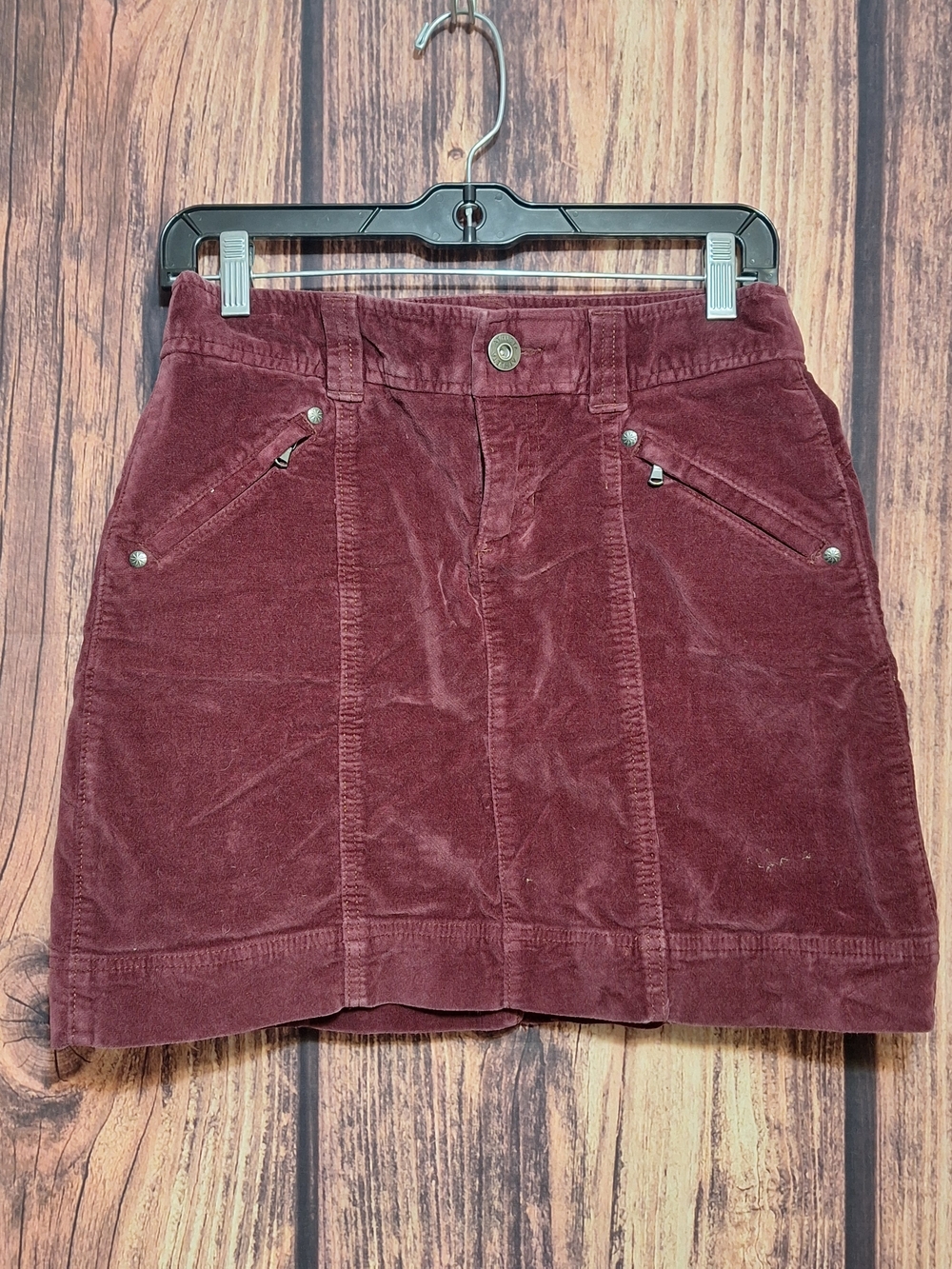 Athleta Corduroy Mini Skirt in Deep Wine Womens Size 2.
